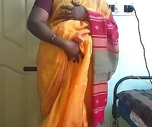 德西 印度 角质 泰米尔 泰卢固语 卡纳达语 马拉雅拉姆语 印地语 作弊 妻子 访问 穿着 橙色 颜色 纱丽 表示 大