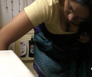 南 印度 女仆 清洁 和 洗澡